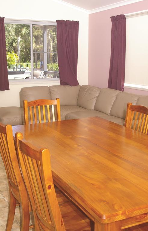 Smugglers Cove Holiday Village Форстер Номер фото