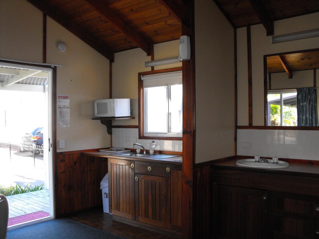 Smugglers Cove Holiday Village Форстер Номер фото