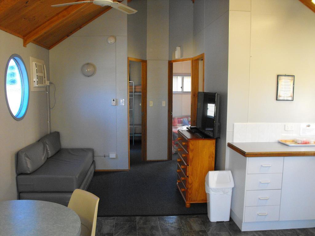 Smugglers Cove Holiday Village Форстер Номер фото